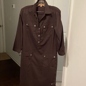 Ellen Tracy Dress Women Size 2 Brown Straight Cut Pullover Button Accent Pockets